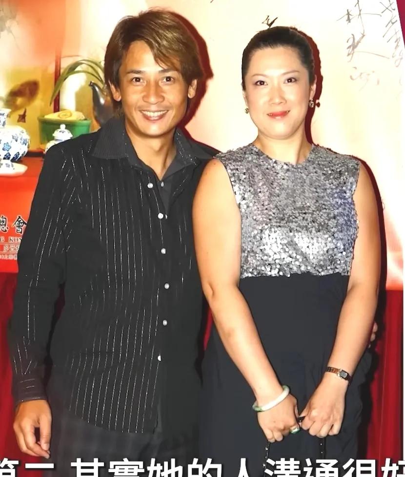 老当益壮，香港58岁演员陈丽丽梅开二度，怀孕5个月。近期，香港演员吴泽锋在社