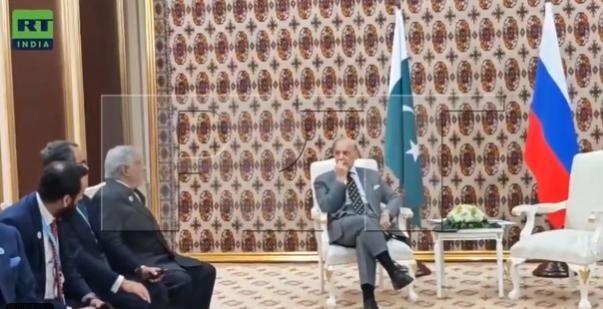 【外交博弈还是行程冲突？普京让巴基斯坦总理等待40分钟。】在土库曼斯坦举行的国际