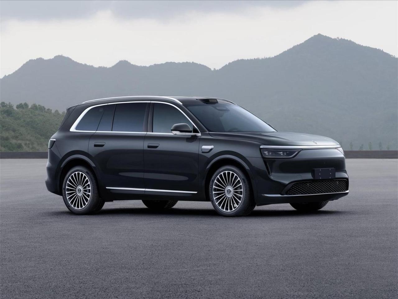 问界M8新款来了增程版前电机功率165kW提升至170kW，后电机依旧是2