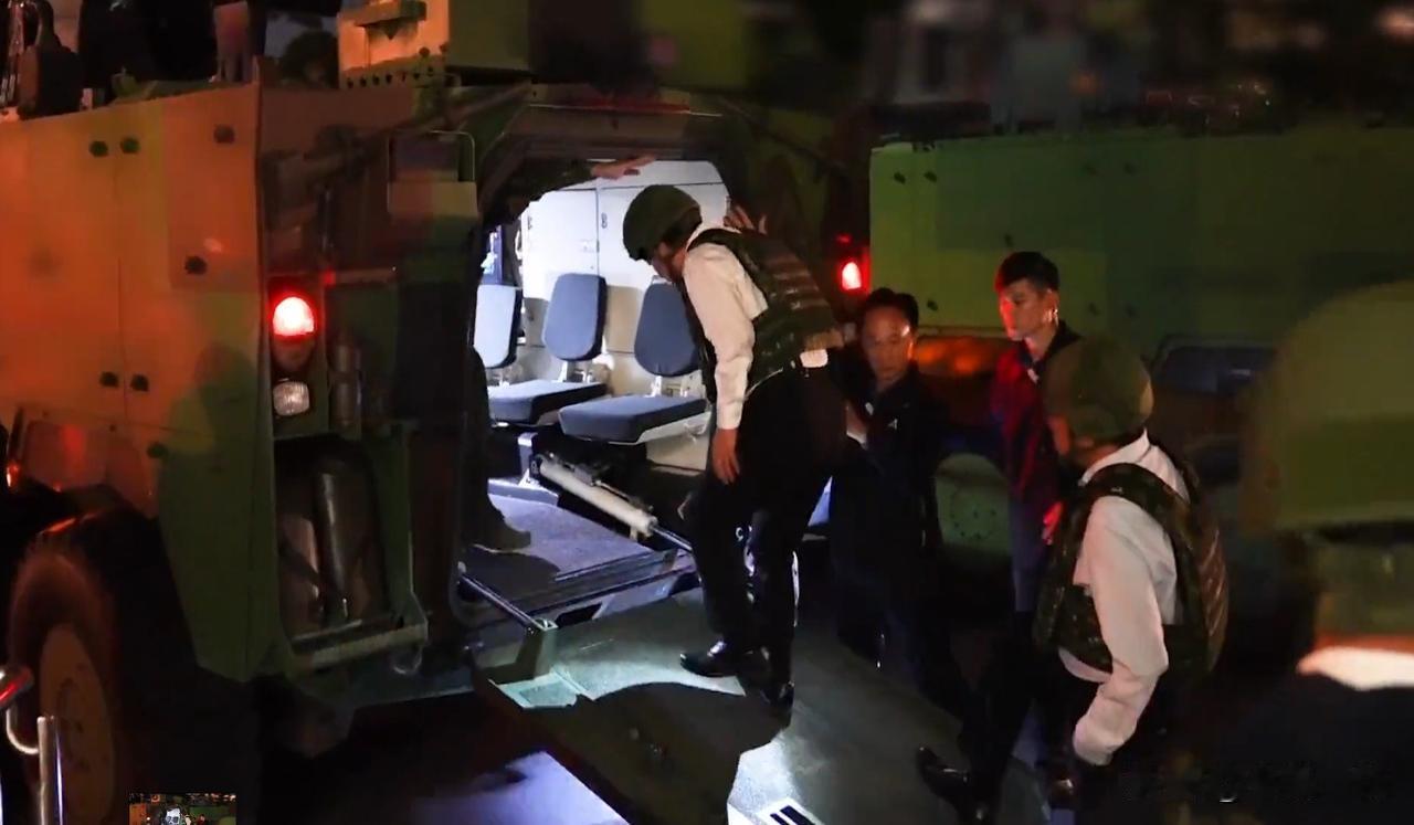 赖清德“逃亡”画面曝光昨天（5日）登场的台军“汉光42号”演习实兵操演，在第