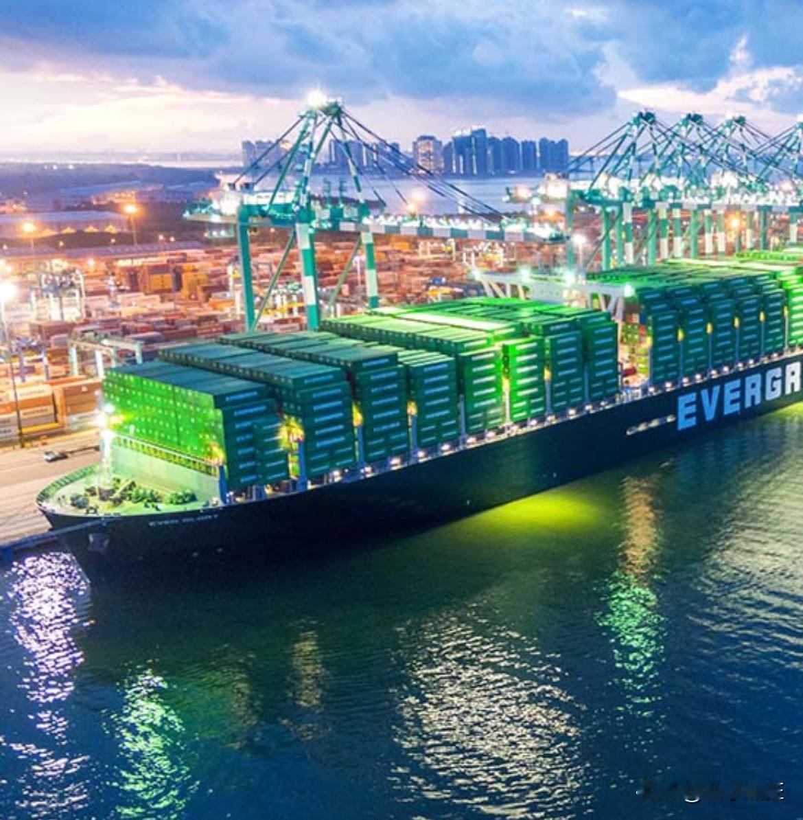 今天“长荣号”大摇大摆地驶来了中华民族的转折点​目前，全世界人民的目