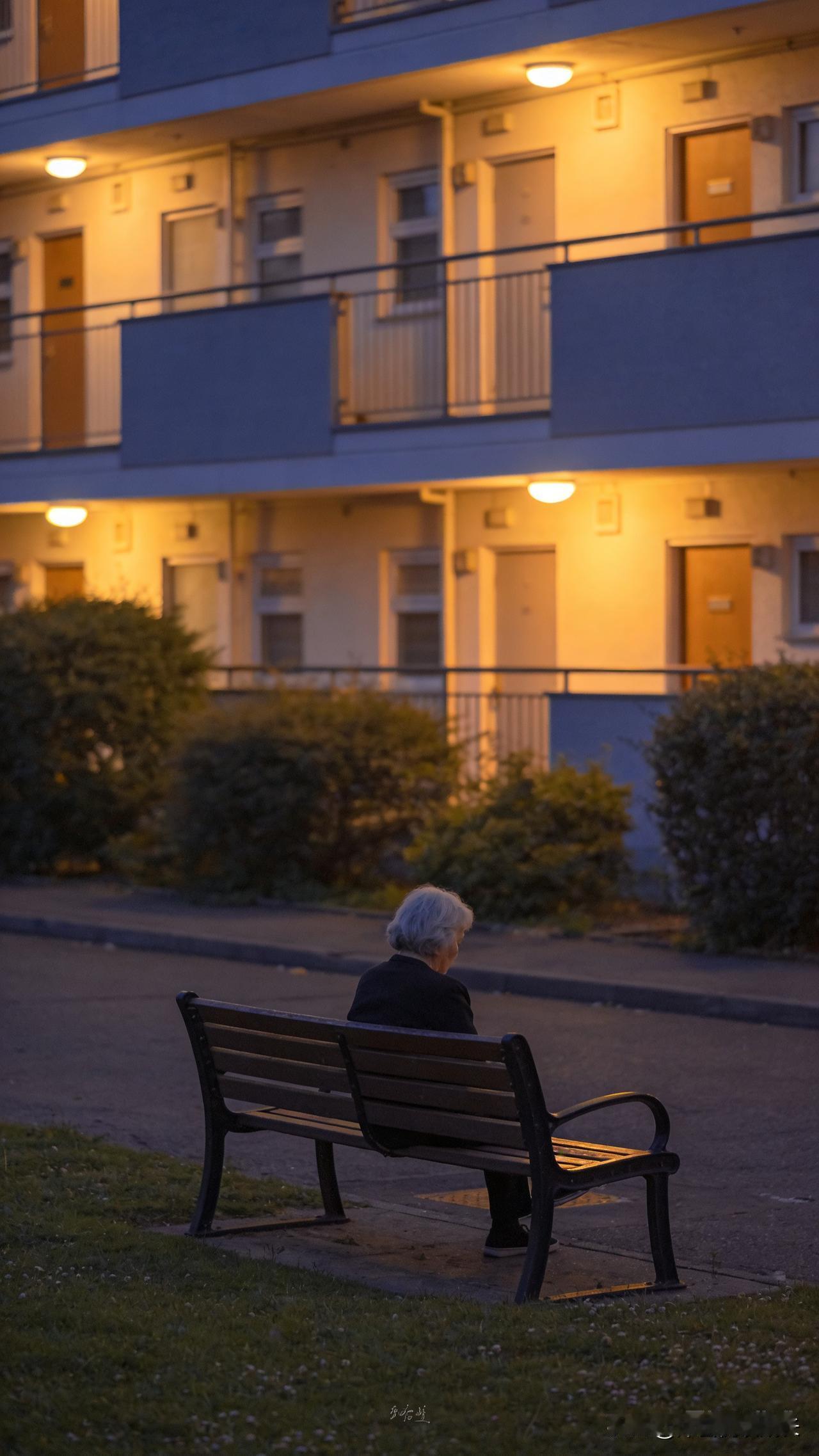 被女儿微信声讨、独自打120，我姨坐在楼下哭到崩溃，却选择了原谅你见过最让