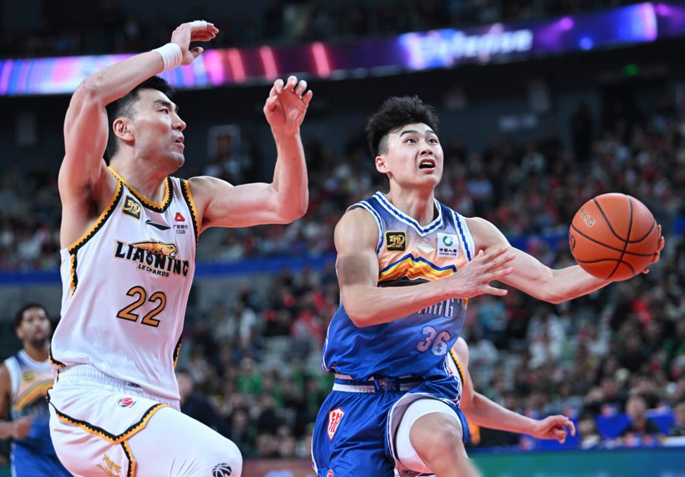 砸了快200万美金，就买来这？新疆77比109惨败深圳，外援集体梦游。劳森、