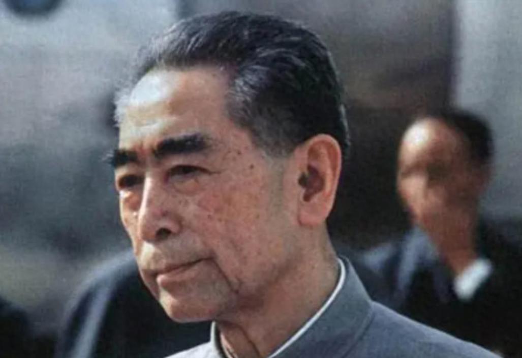 周恩来的威信究竟有多高？有人建议他退出政治局，结果24人中18人坚决不同意！1