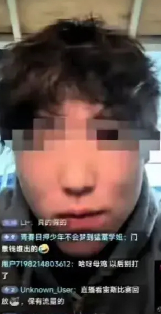 真是一个狠人！那个被大学开除的李同学，她男朋友出来直播了！我还以为他会哭，万万没