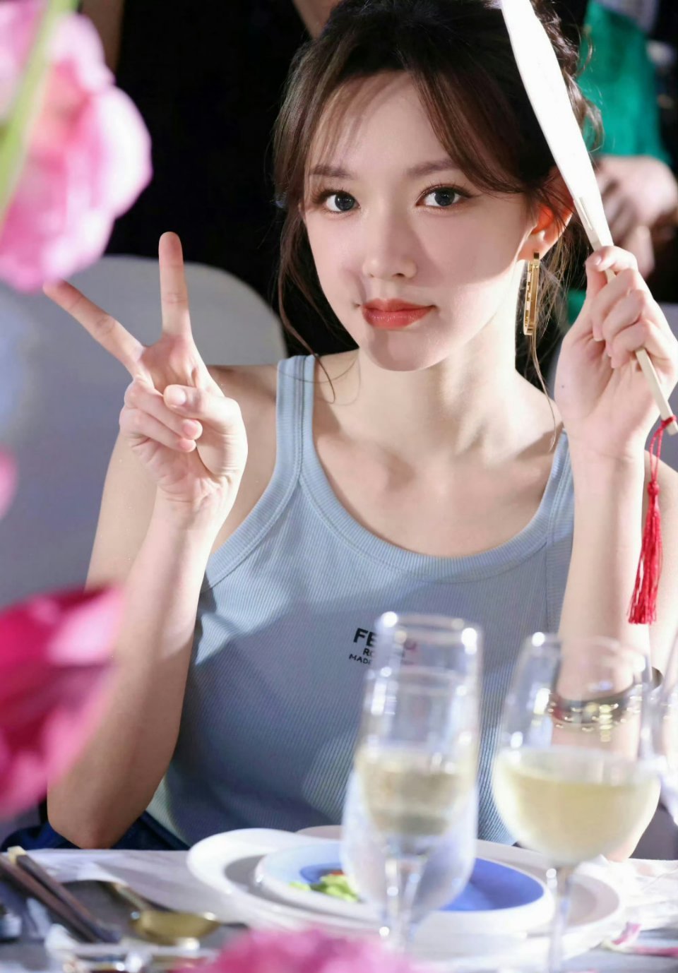 这组图程潇美到极致，舞台上为何肿成那样，完全认不出。​​​