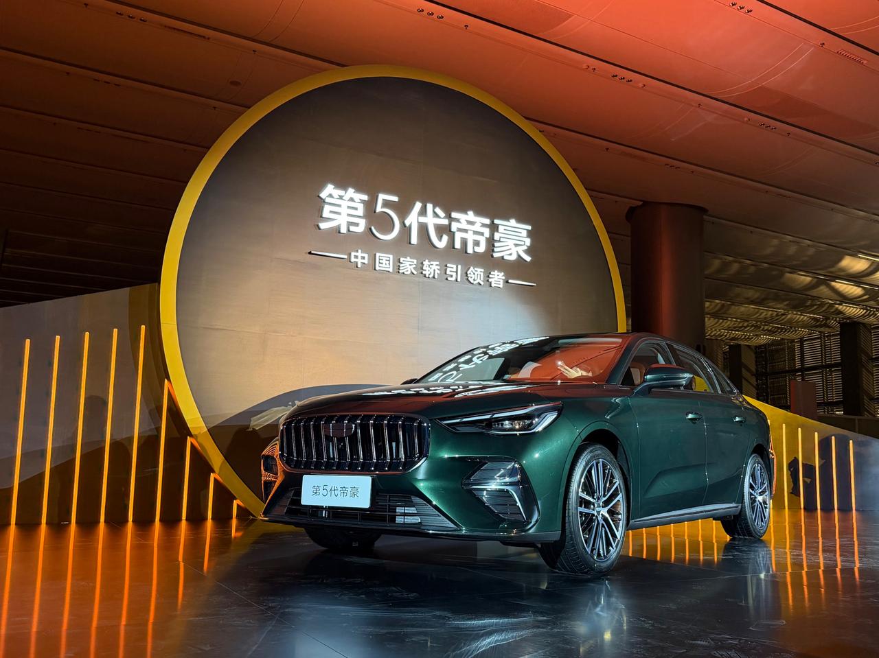 11月18日，家轿市场再起波澜。吉利第5代帝豪正式上市，四个款型指导价7.49万