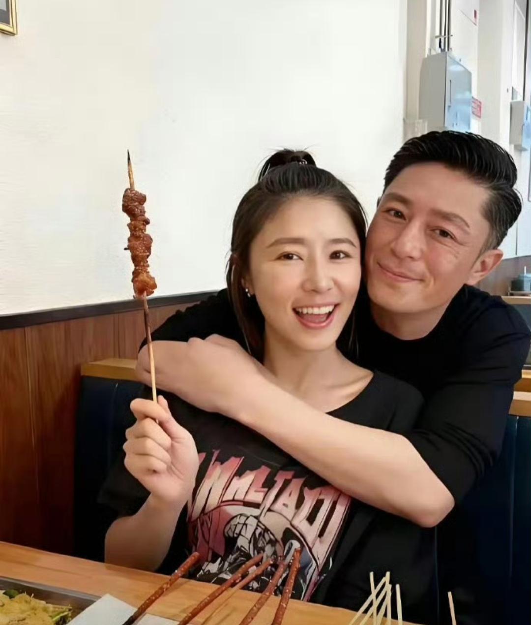 林心如和霍建华的素颜照，看得出来两个人感情真的很稳定，也很恩爱。