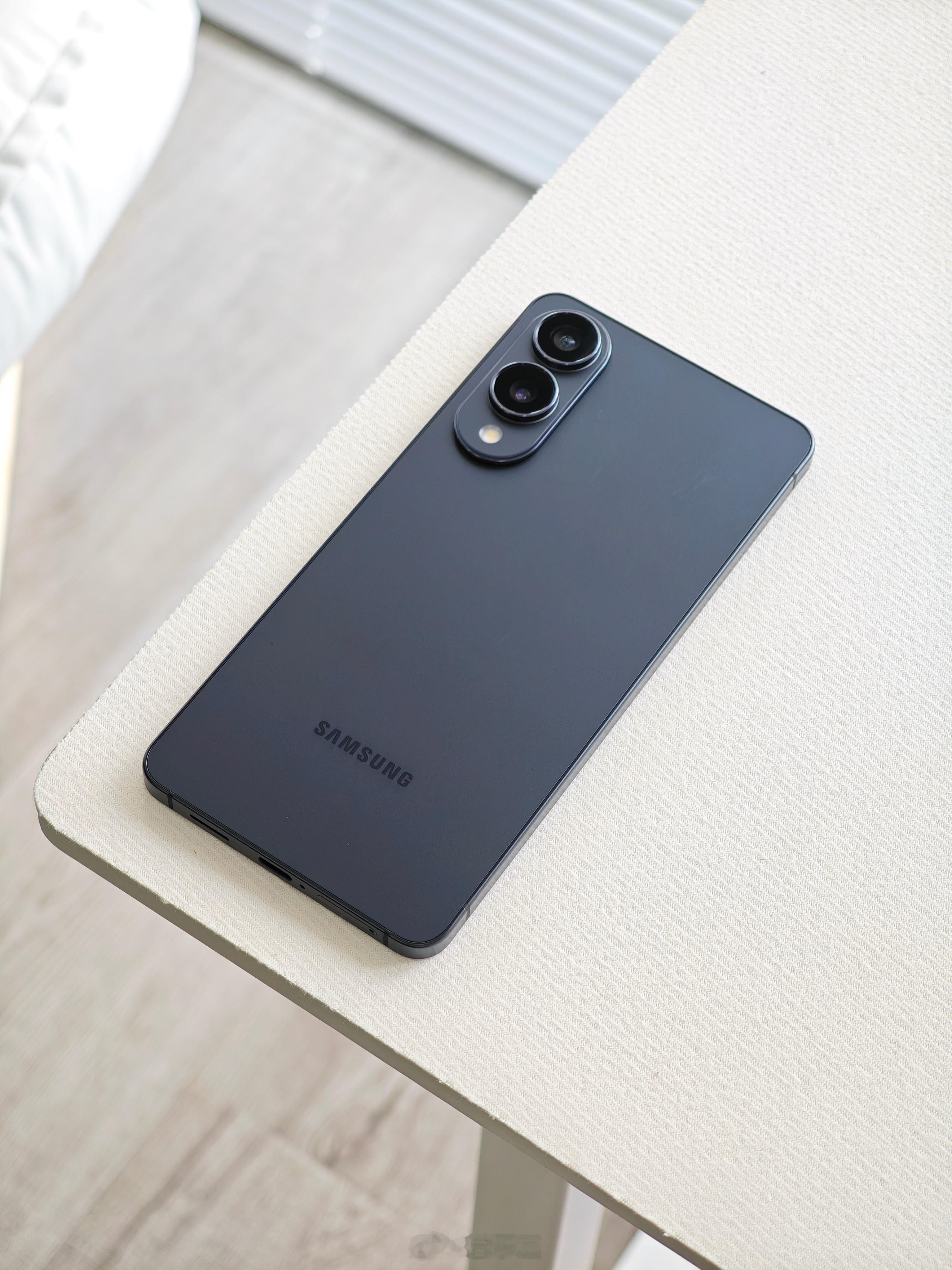 Hello，三星GalaxyS25Edge[墨镜]用了一周多，续航有点超出预