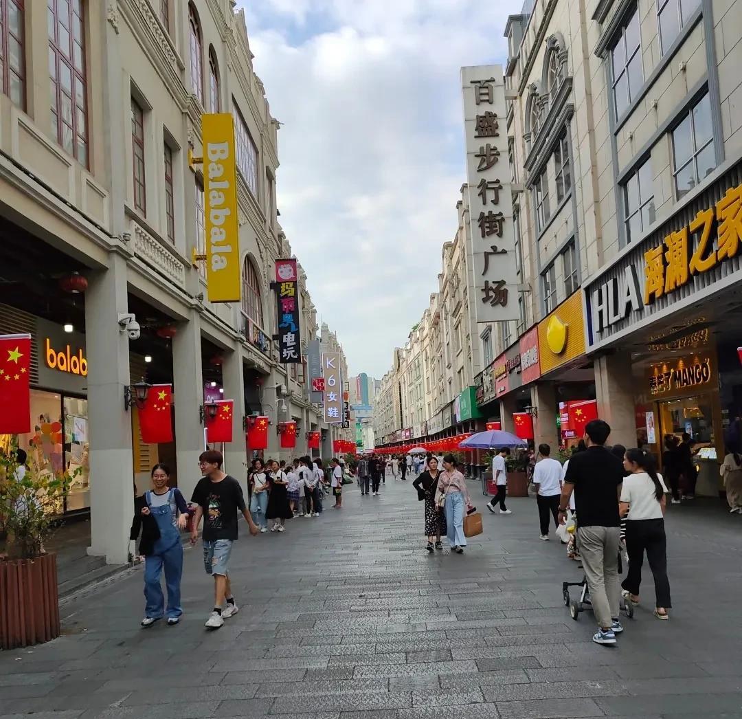 南宁这种地方，两三千的工资的工作满大街都是，还不包吃住，除去房租、生活费、