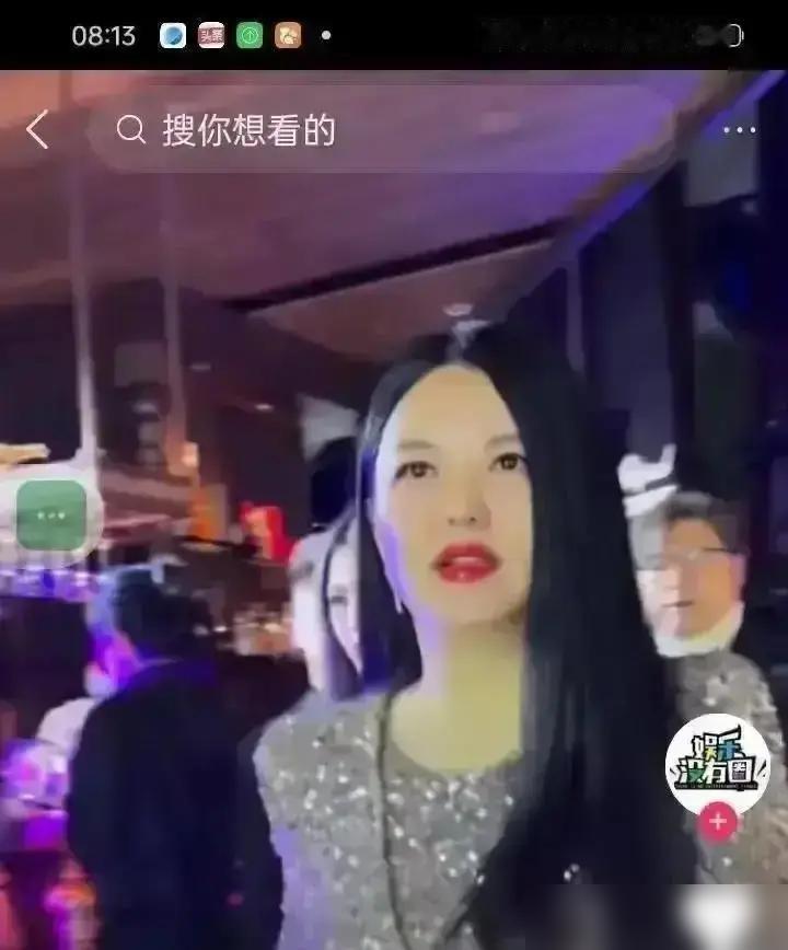 何超琼在澳门办私宴，进门先收手机，李湘交了一部又摸出一部备用机，现场直接社死。