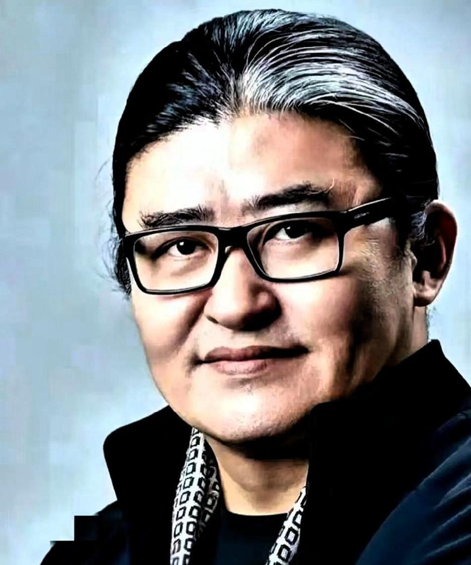 中秋的月亮刚圆完，一则消息才悄悄放出来。刘欢走了，63岁。他临走前把妻子卢璐叫