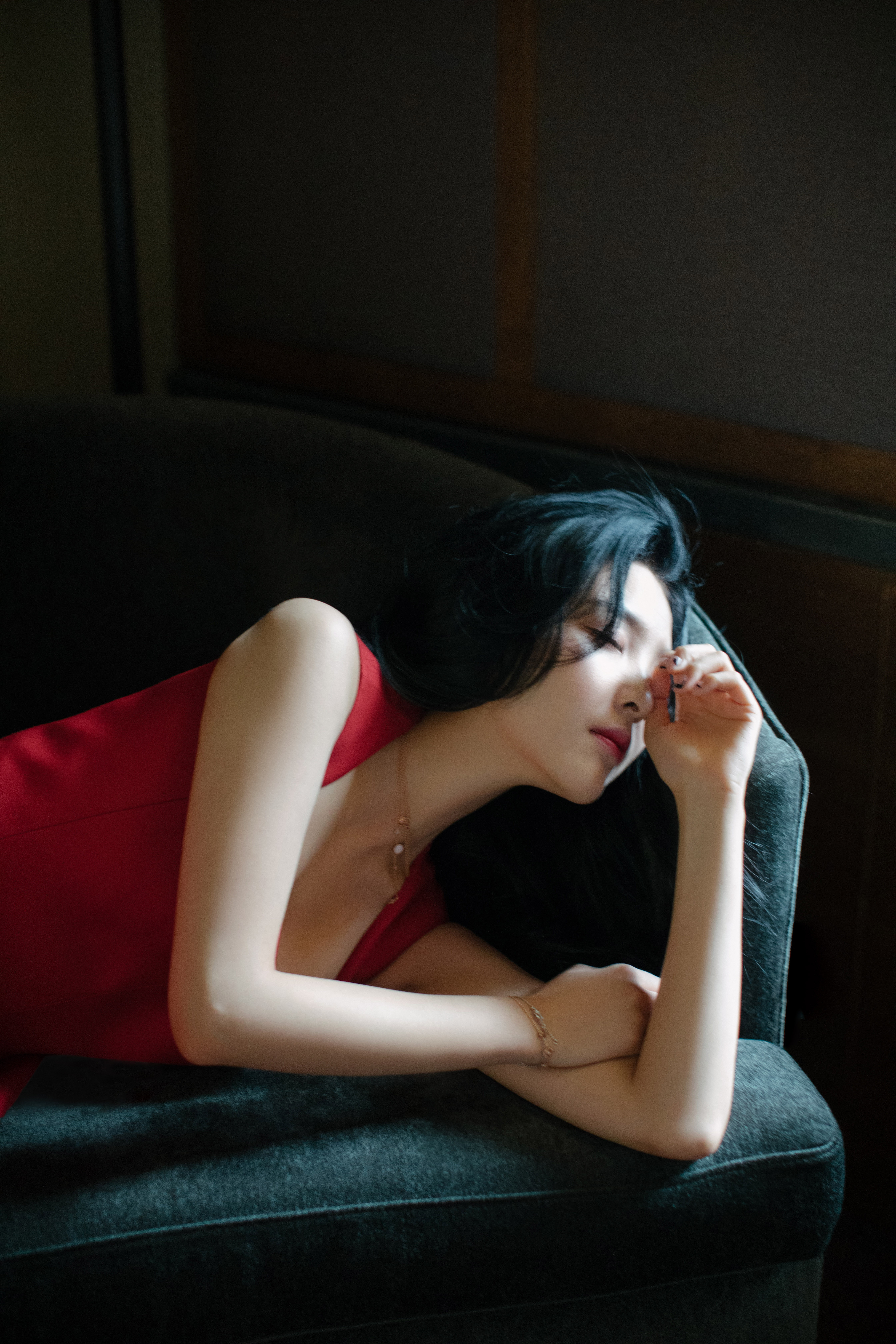 章若楠的耳环有半张脸大章若楠在复制粘贴的时代，你是手写的诗