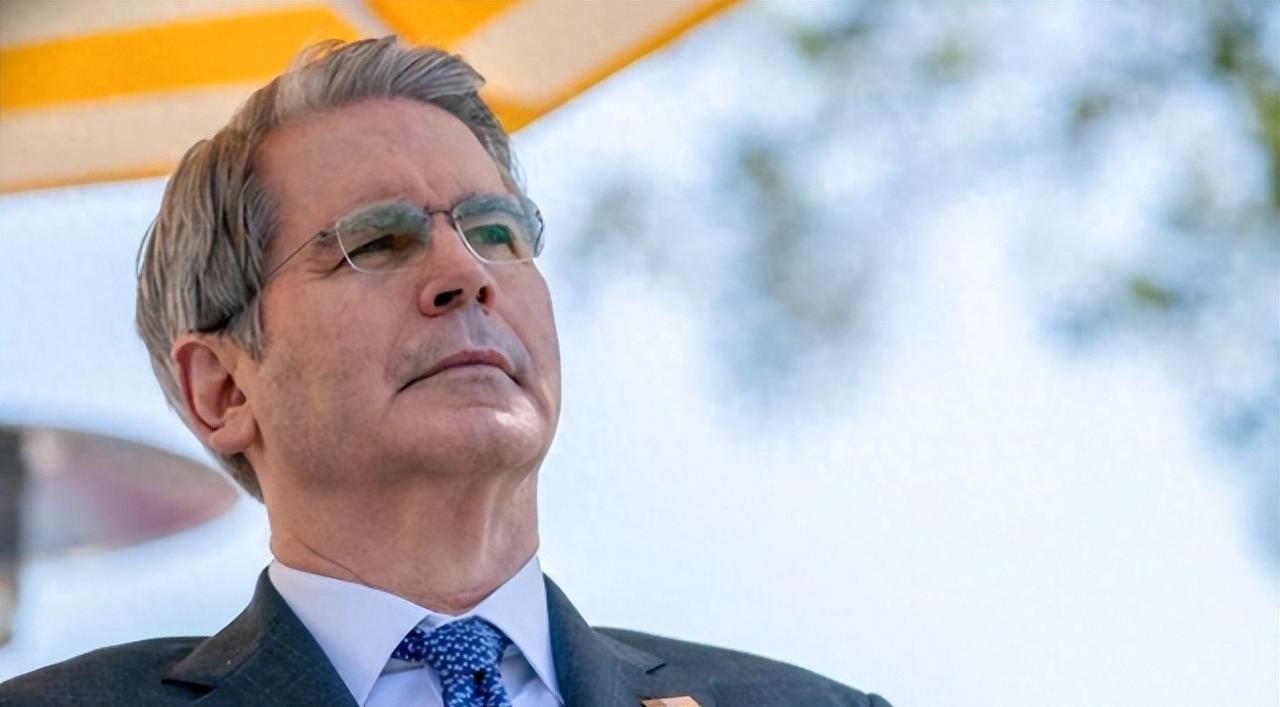 中美又谈崩了，美国翻脸重启关税威胁，稀土卡脖子谁先扛不住。最近中美刚在釜山完谈