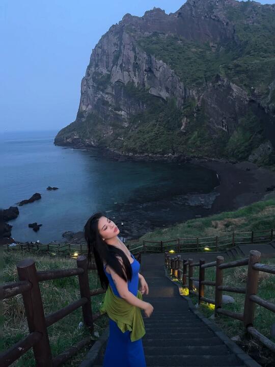 在济州岛城山日出峰⛰️🌄不看日出看日落