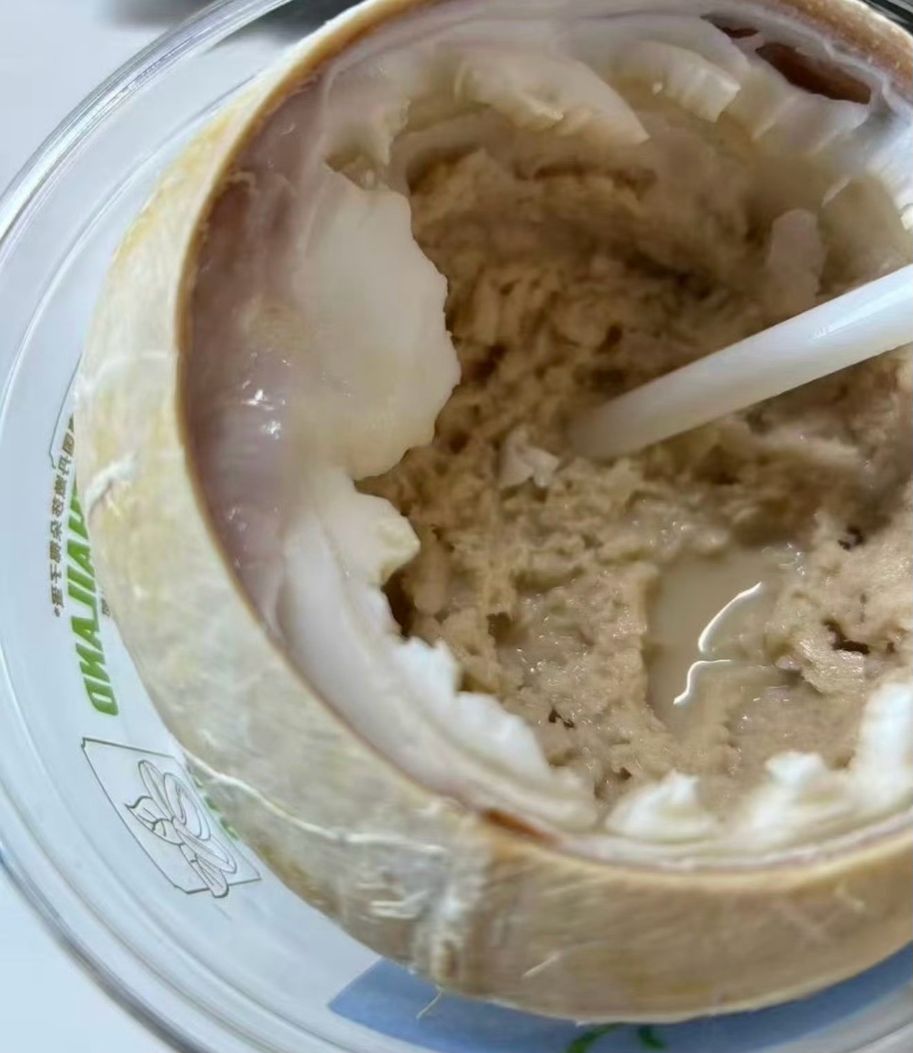 瑞幸紫椰子之前刷到瑞幸紫椰子还觉得挺特别的，心里还长草想试试，结果还没来得及买