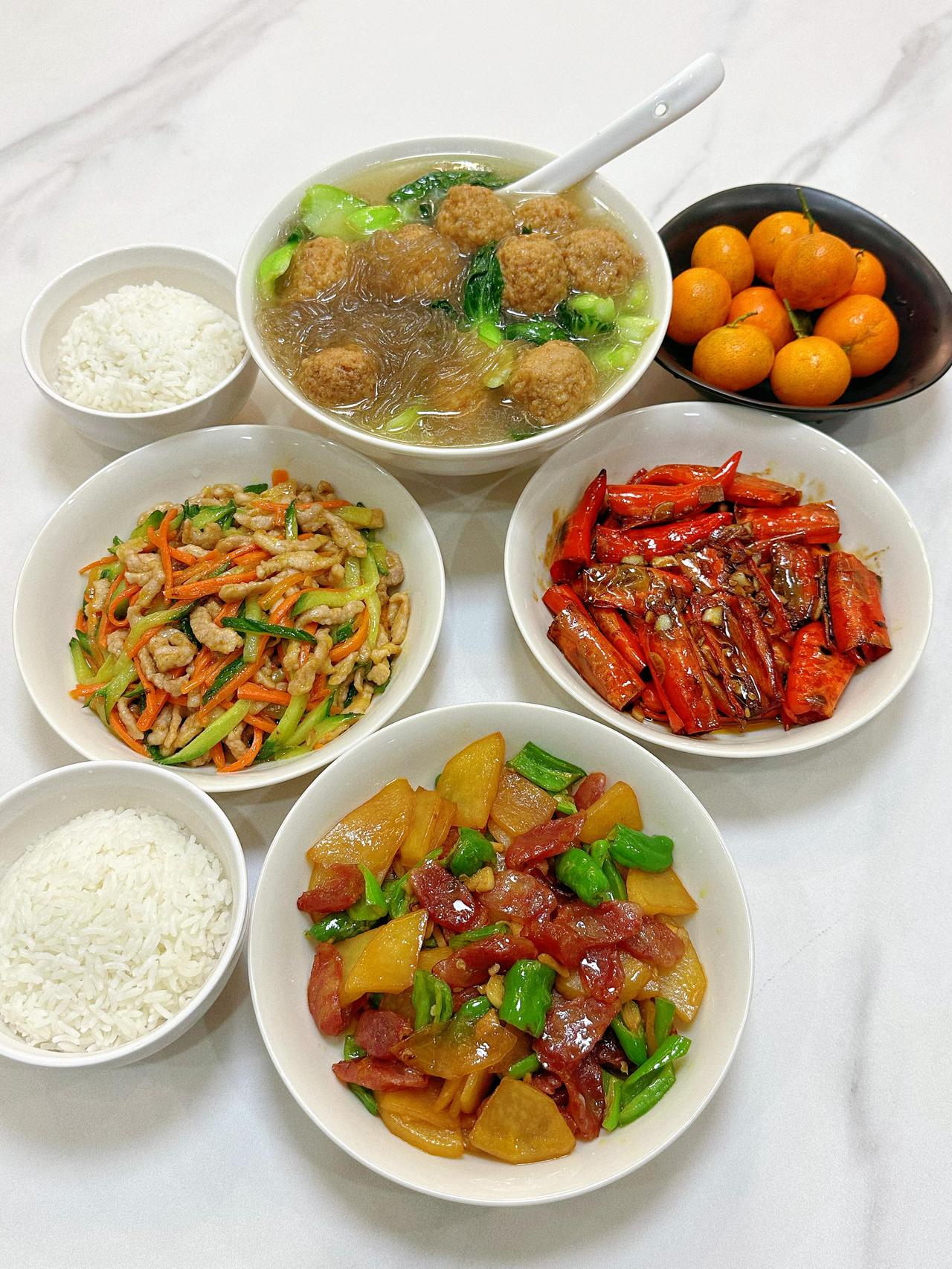 三顿，早餐午餐晚餐