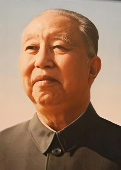 华国锋成为最高领导人之后，有一次去中央党校讲话，讲完话之后，有关领导居然把华国锋