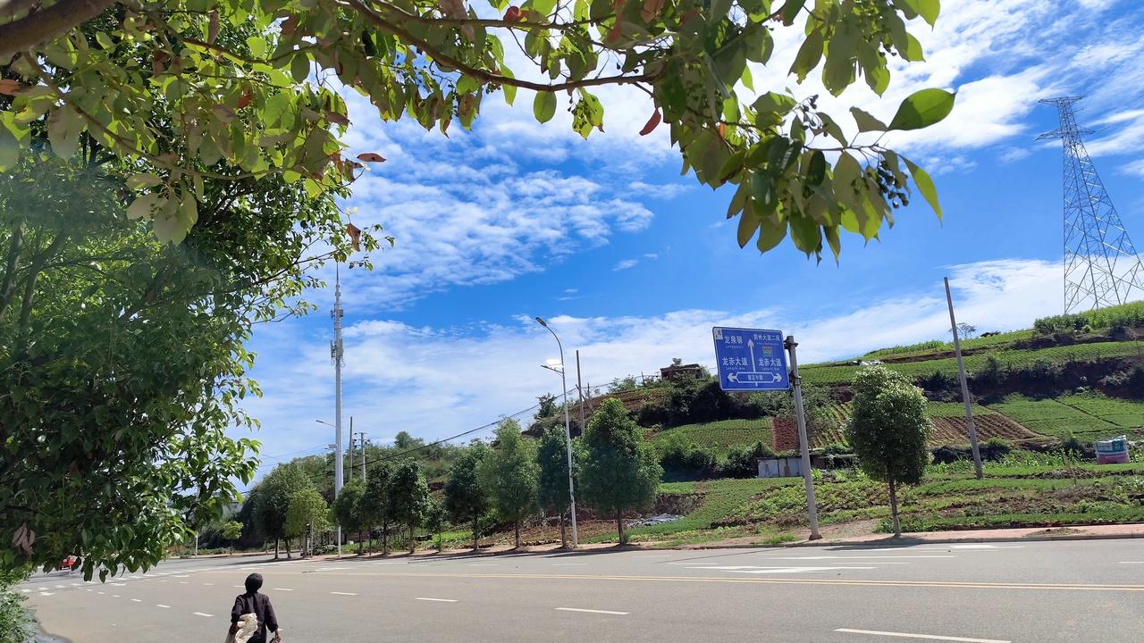 自然风景图片分享镜头里的蓝天白云
