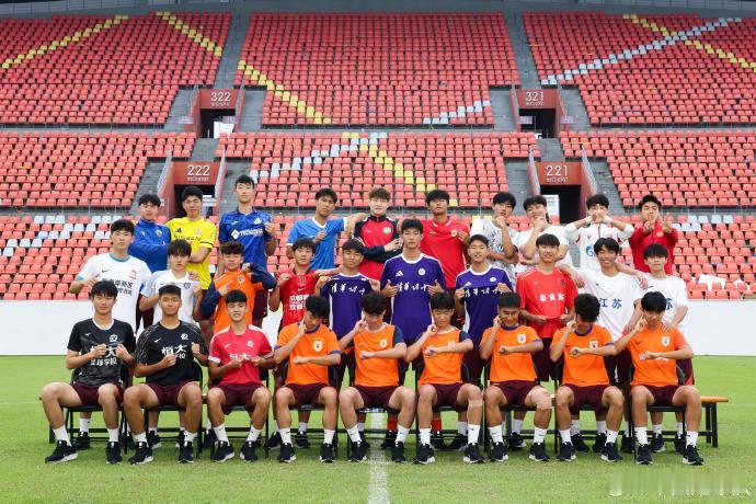 U17国足星夜抵达吉达直通世界杯是唯一目标经过约9个半小时的飞行，搭载着20
