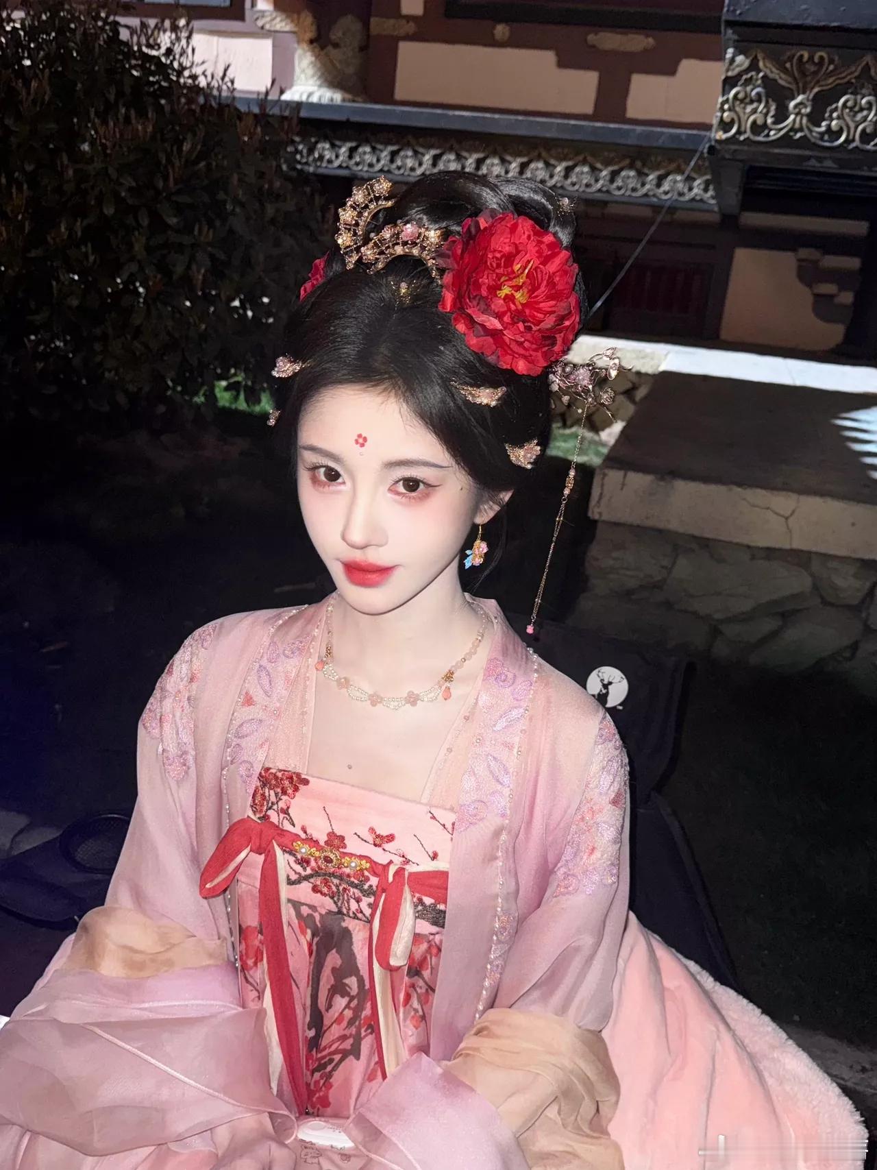 鞠婧祎jjy鞠婧祎苏绿夏jjy鞠婧祎万花世界“零碎的岛屿，漫天的星河，都会