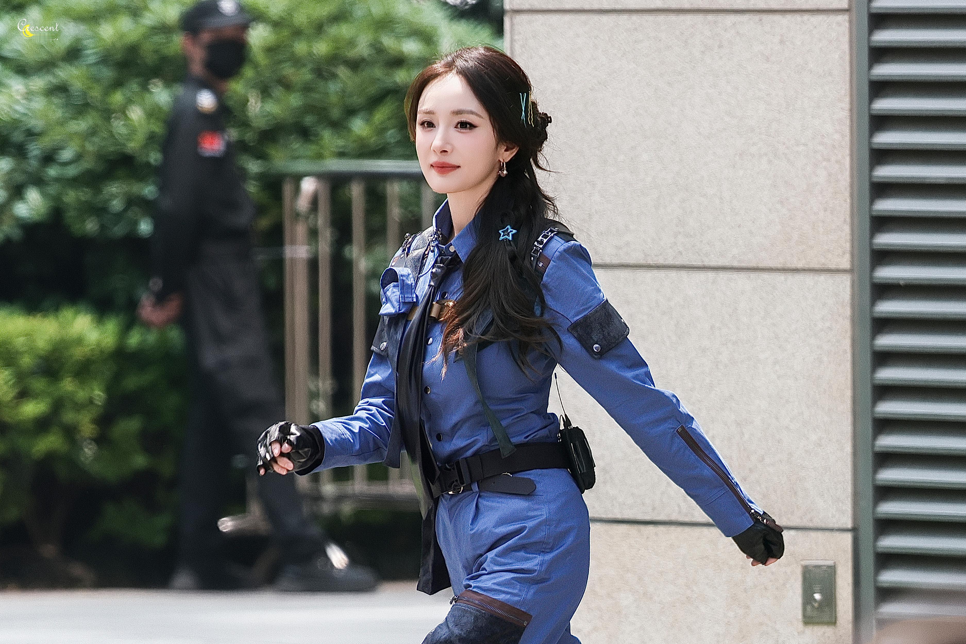 杨幂密室大逃脱简单的小发夹杨幂一搭又是时尚单品！🤩​​​🦊警官小幂我