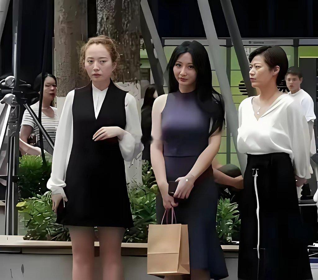 原来柳岩真人竟然长这样？路人原生生图流出，身材状态太过真实！​​​