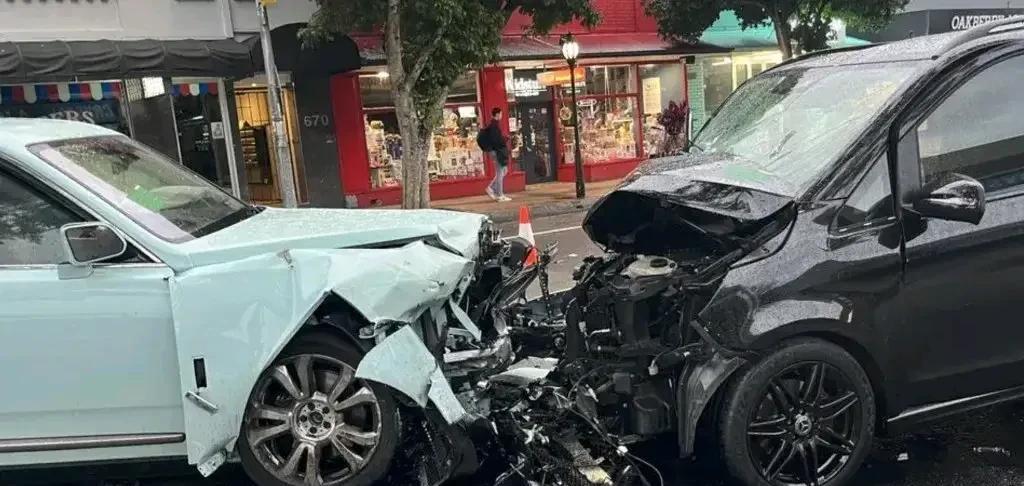 澳大利亚23岁的杨兰兰，可比国内的亮证姐牛多了。1、23岁名下两辆劳斯莱斯。