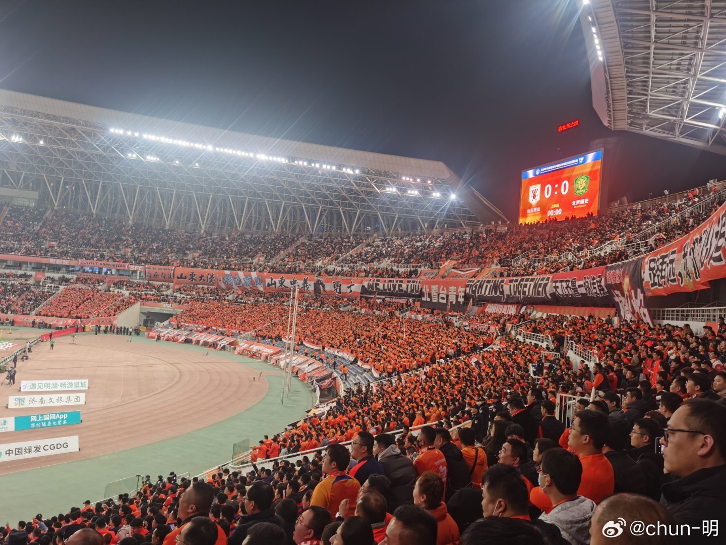 泰山队主场为何总给人上座率不高的感觉？这几日，众多自媒体都在热议山东泰山队主场比