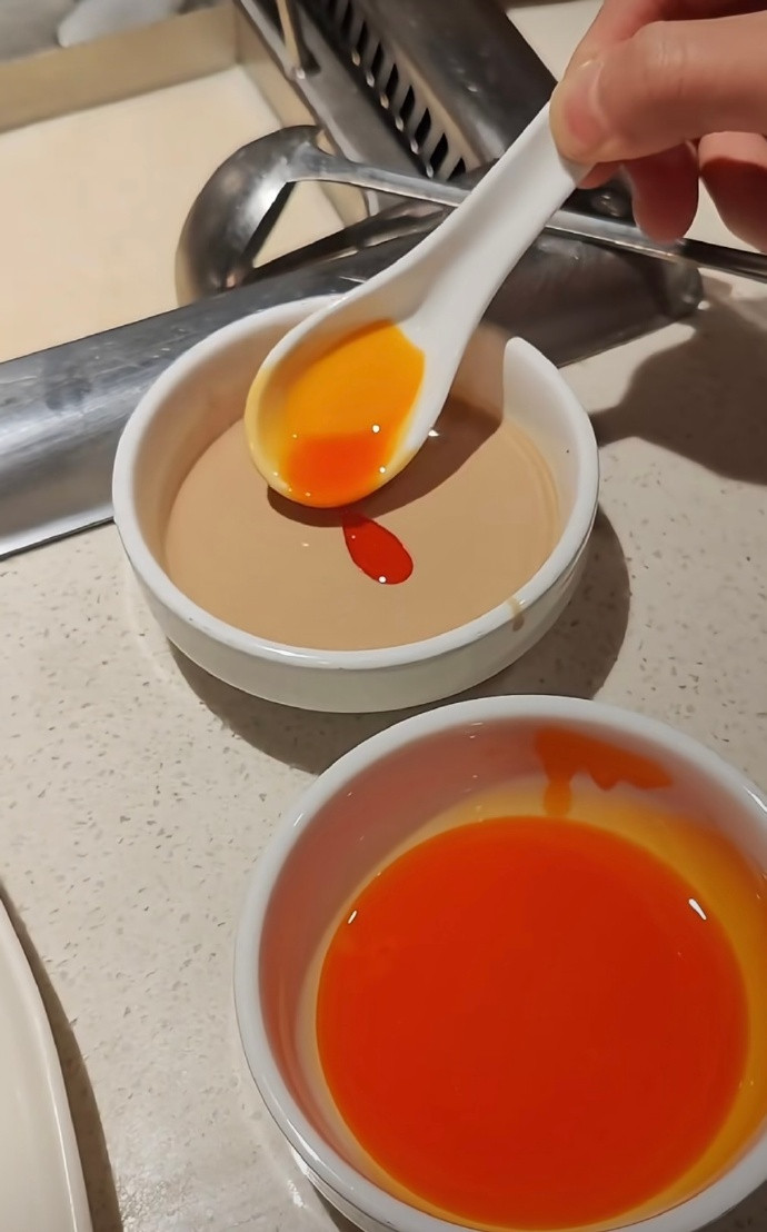 吃着吃着职业病犯了