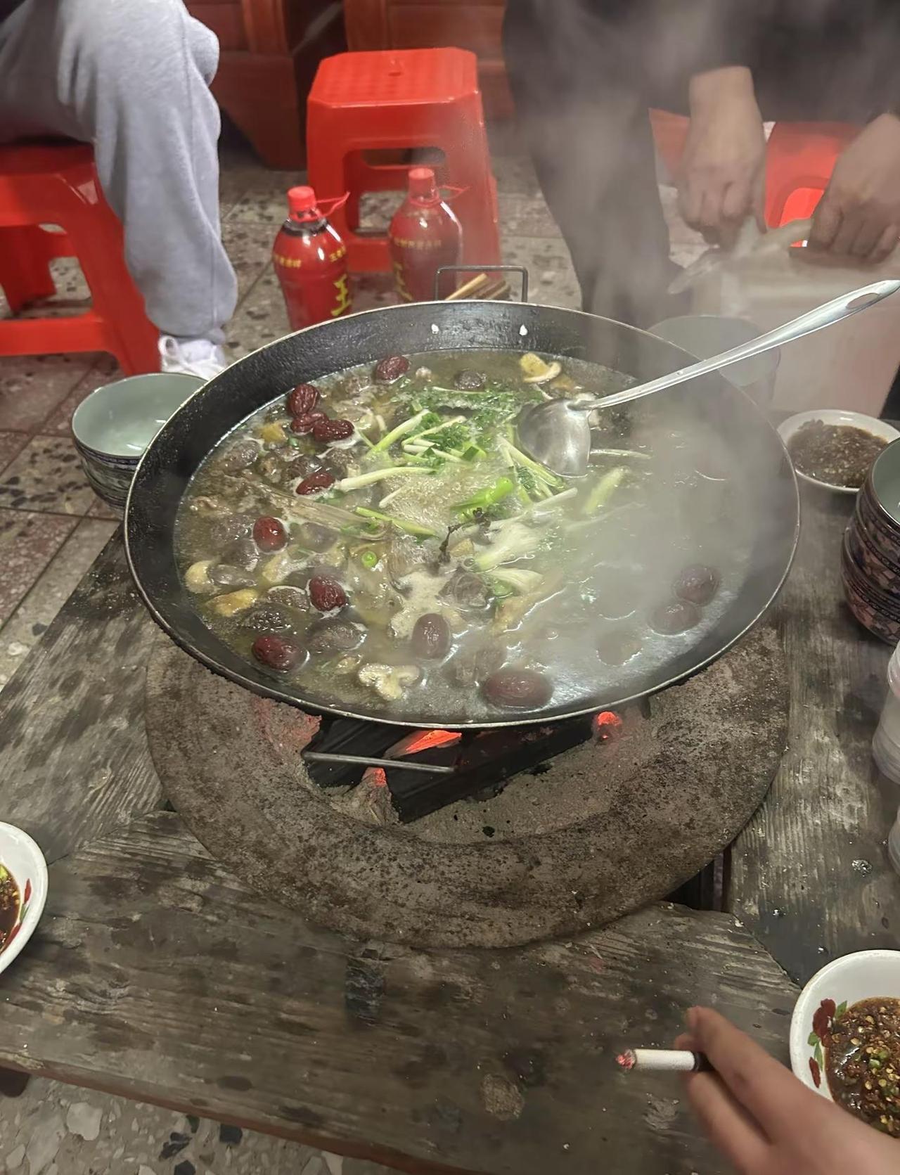 广西公文包专治嘴硬的人，喝起来甜甜的喝完癫癫的，没什么度数的，风一吹就倒。