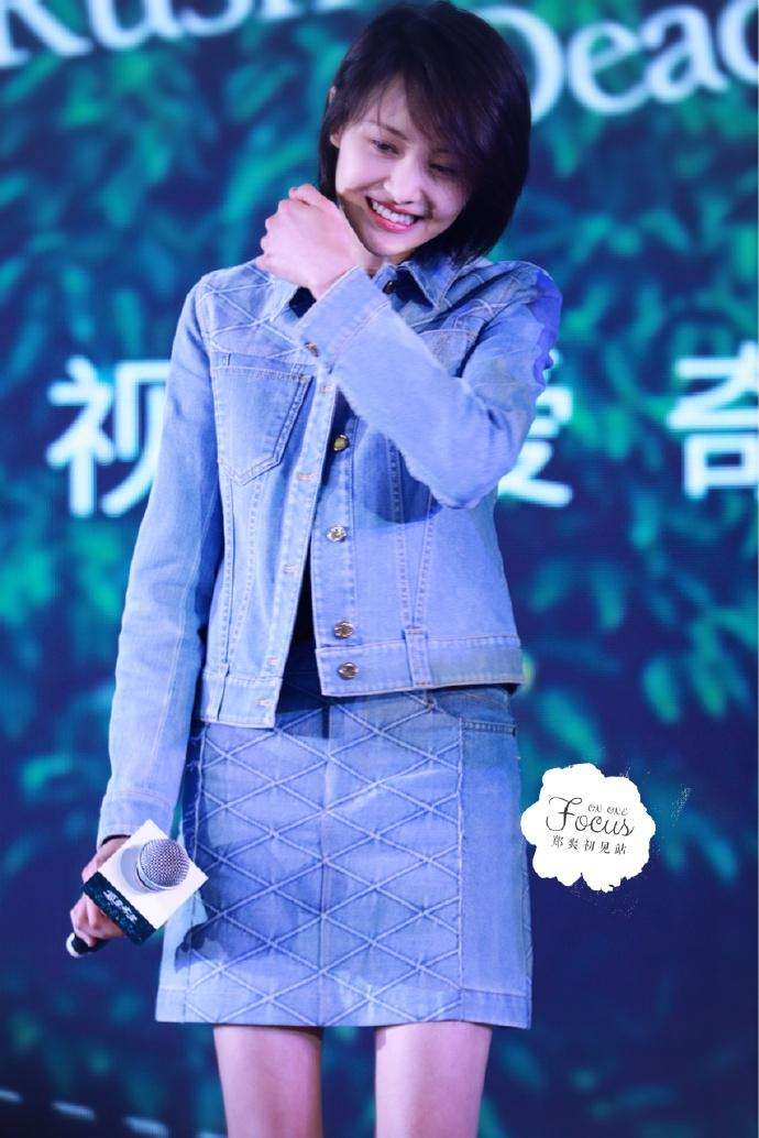郑爽亮相《夏至未至》开播发布会, 网友: 说穿裙子的她美出了新高度