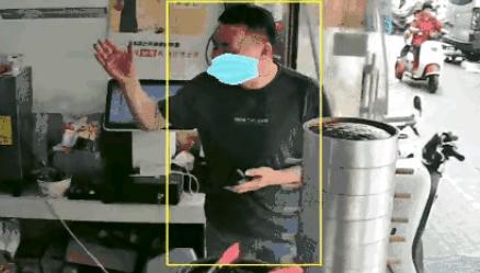 5月27日新闻报道，江苏常州，一早餐店老板对账时，发现一笔23165元的收款，对
