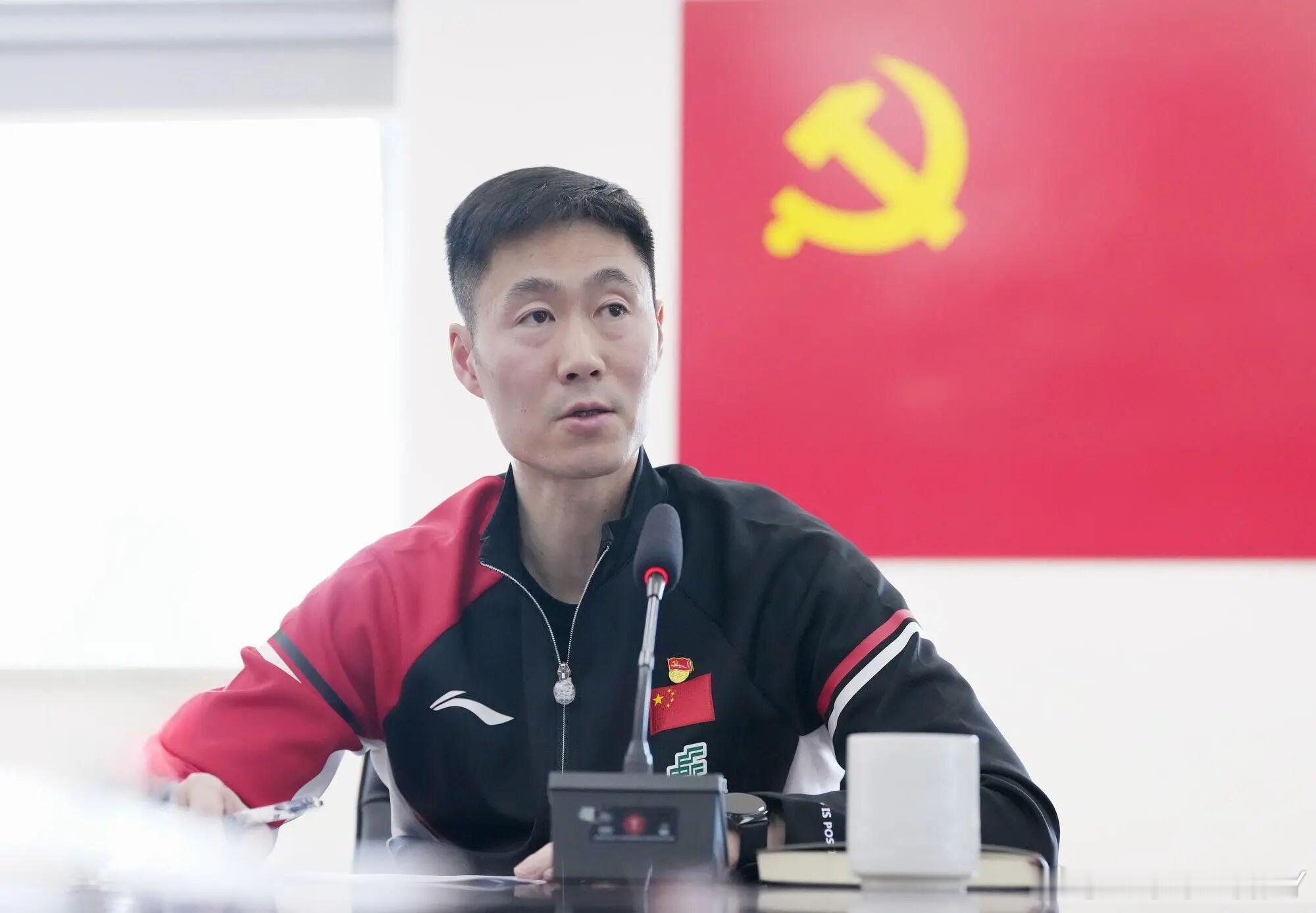 开D组织会议老琳白告怎么不在呢​​​