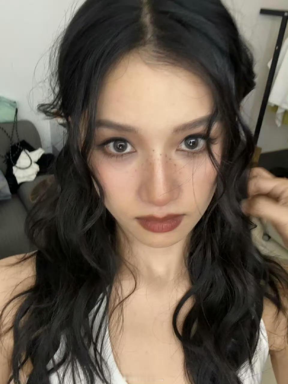 第一个豹塑张婧仪的人是天才张婧仪有点野库存第一个豹塑张婧仪的人是天才，这张脸是