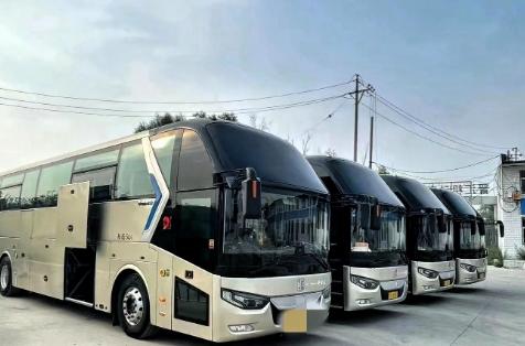 太难了！陕西西安，夫妻二人花568万买了8辆客车，准备在旅游市场上大赚一笔，其中