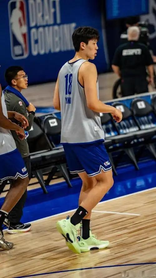 对于杨瀚森,NBA官员和中国篮协终于出手了!其实杨瀚森在CBA的表现还算不错