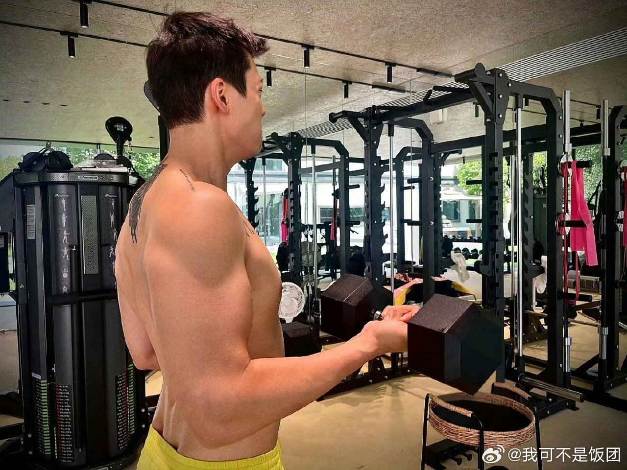 陈伟霆曾舜晞九门半裸泡澡omg陈伟霆曾舜晞在九门里半裸拍照，这是我能看到的吗？好