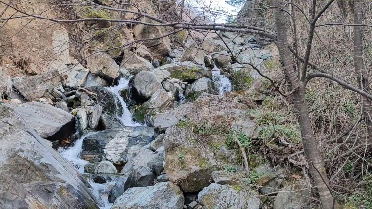 蓝田辋川峡谷中的核桃沟景色迷人，风光旖旎走进秦岭拥抱自然秦岭深处藏着的李家河