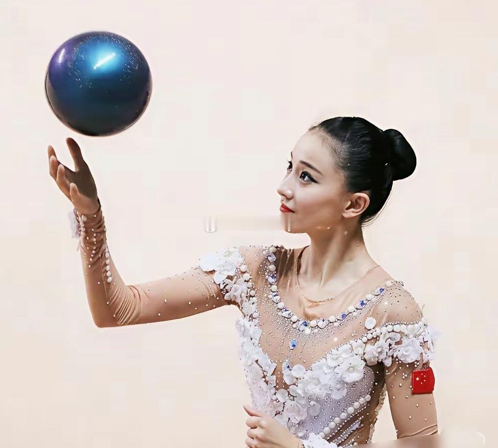 张豆豆这个底子真好，原来是学艺术体操的