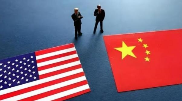 美国反华派认为，中国现政府跟清政府差不多，专制腐败，中国的所谓辉煌都是吹出来，中