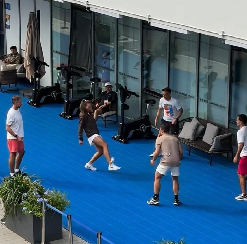 中网明天开始抽签，郑钦文定位8号种子1.WTA1000的中网明天将开始抽签，斯
