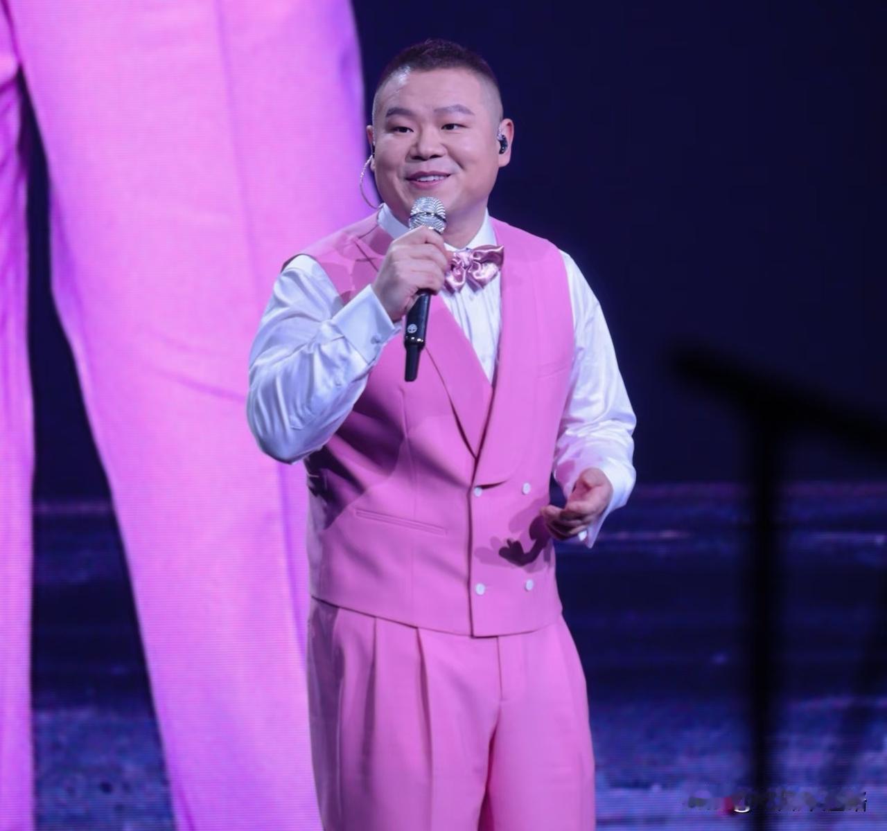 贾旭明这回是真火了，很多人看完，直接就拿他跟岳云鹏比上了。同样是说相声