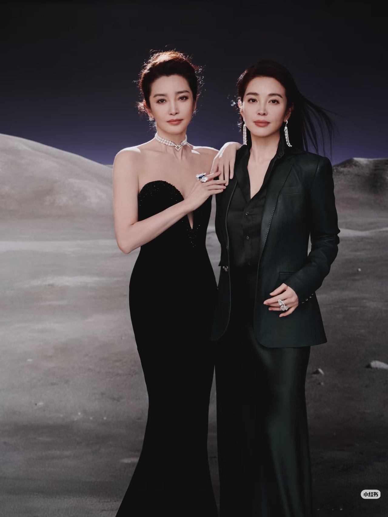 李冰冰跟她妹妹好像啊，一眼望去分不清楚！妹妹李雪一直是姐姐李冰冰的经纪人，如