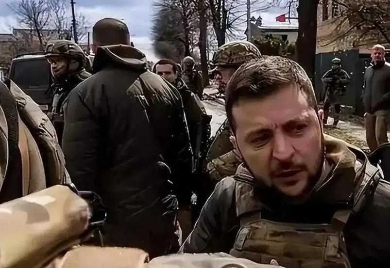 乌东战线吃紧，三地战火全面升温。最近几天，乌克兰东部的康斯坦丁诺夫卡、红利曼和