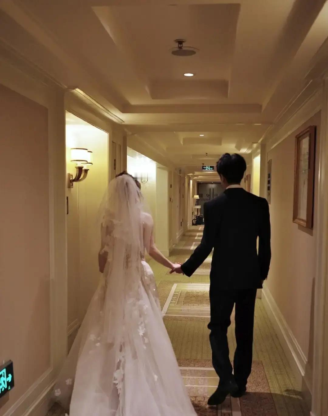 现在有些亲家，真是越来越“拎得清”了男方给六万八彩礼，五万“三金”折现，女方陪