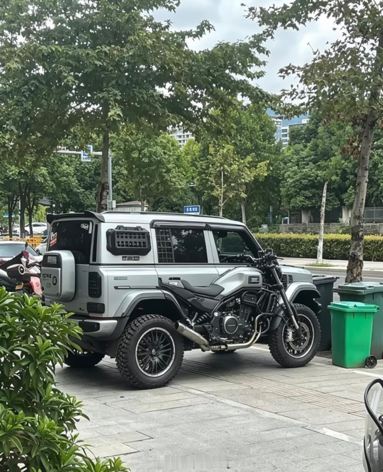 [捂脸哭]这AI图一下给我看花眼了​​​