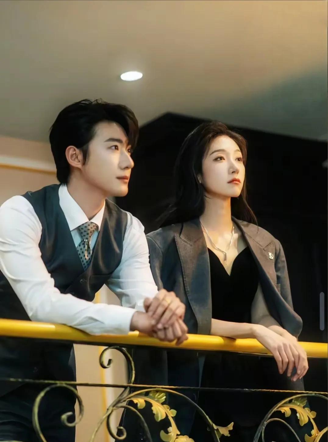 怎么会剧荒呢？赵振栋＆王格格主演的新短剧《婚色》杀青了，浅浅期待一下！先婚后爱的