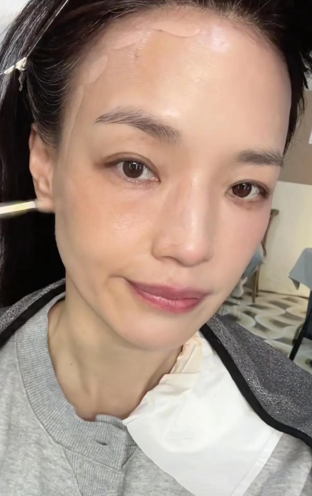 舒淇无美颜无滤镜素颜真人出镜！天啊，还是那么美，跟化妆了，美颜了，没有太大的区别