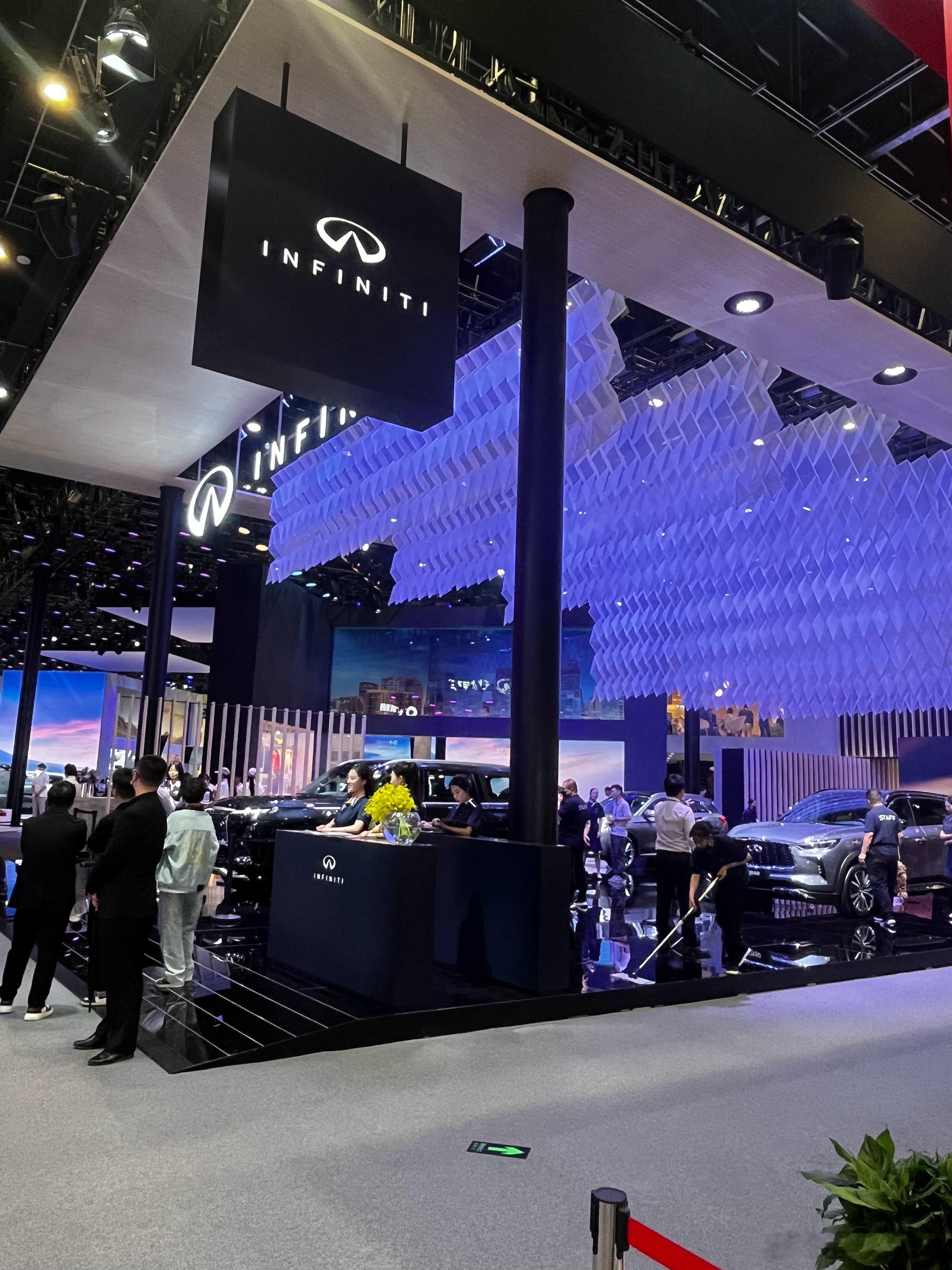 落寞的英菲尼迪。